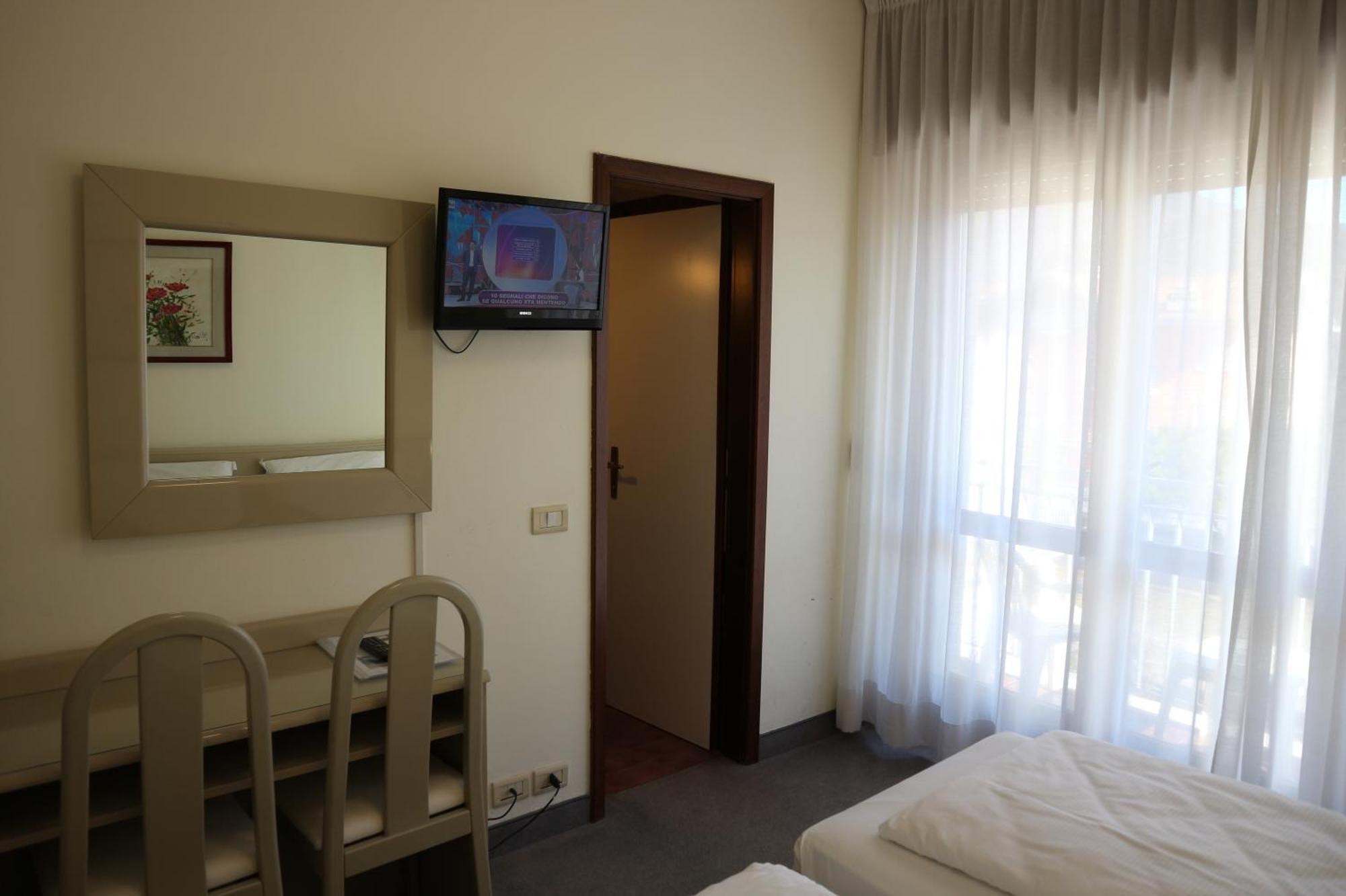 Hotel Bristol Riva del Garda Buitenkant foto