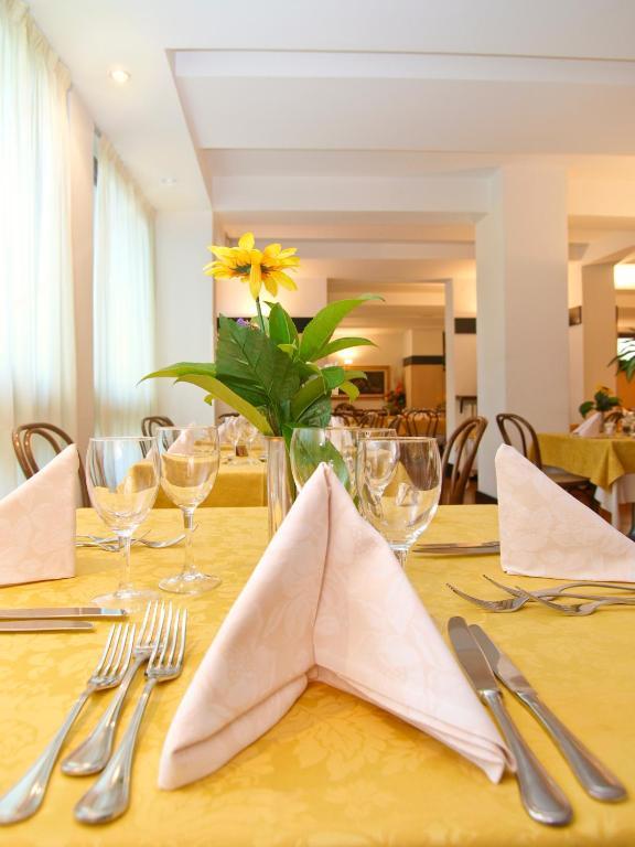 Hotel Bristol Riva del Garda Buitenkant foto