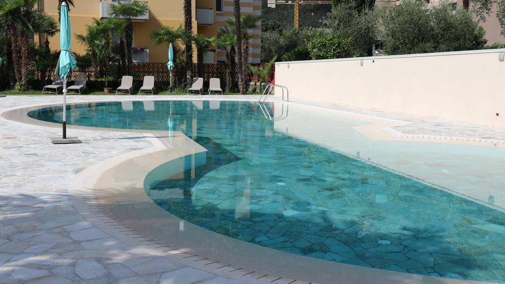 Hotel Bristol Riva del Garda Buitenkant foto