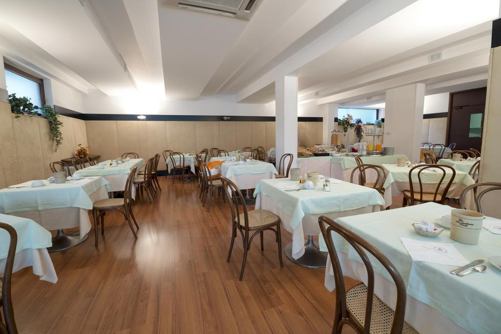 Hotel Bristol Riva del Garda Buitenkant foto