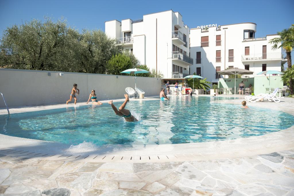 Hotel Bristol Riva del Garda Buitenkant foto