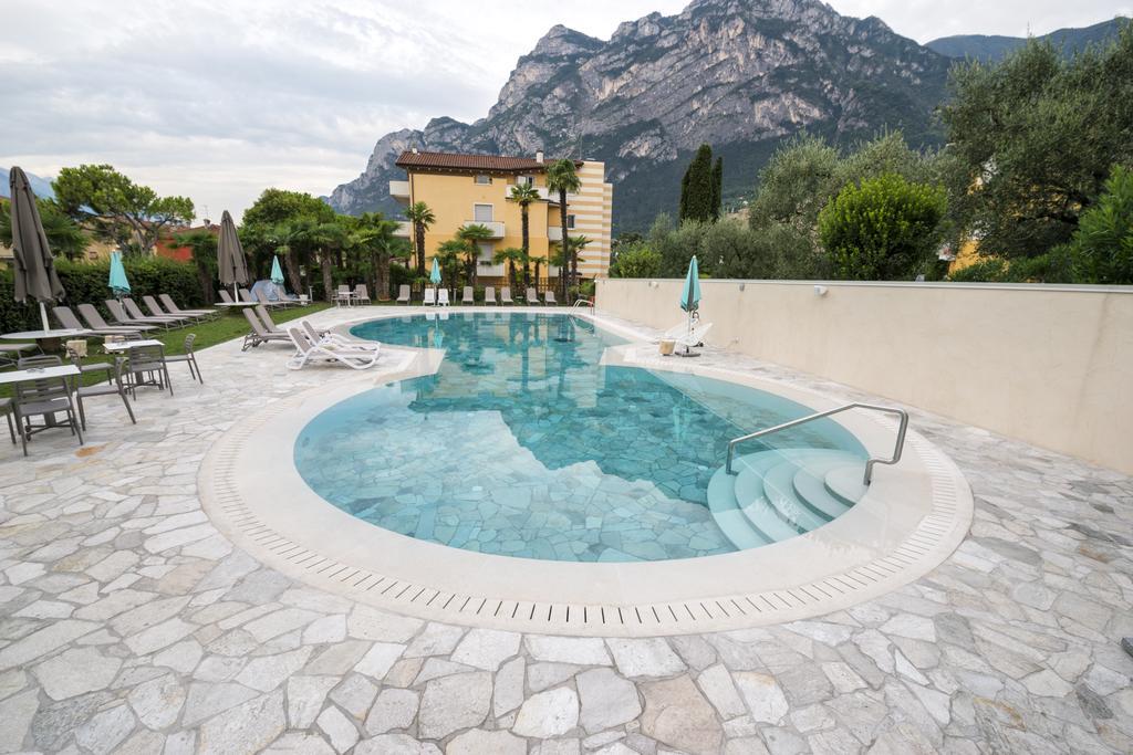 Hotel Bristol Riva del Garda Buitenkant foto