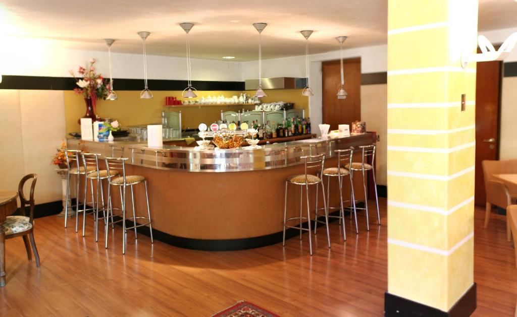 Hotel Bristol Riva del Garda Buitenkant foto