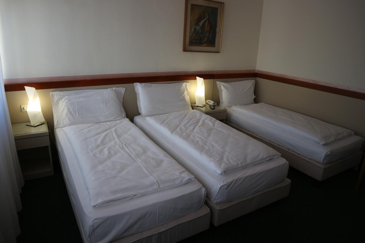 Hotel Bristol Riva del Garda Buitenkant foto