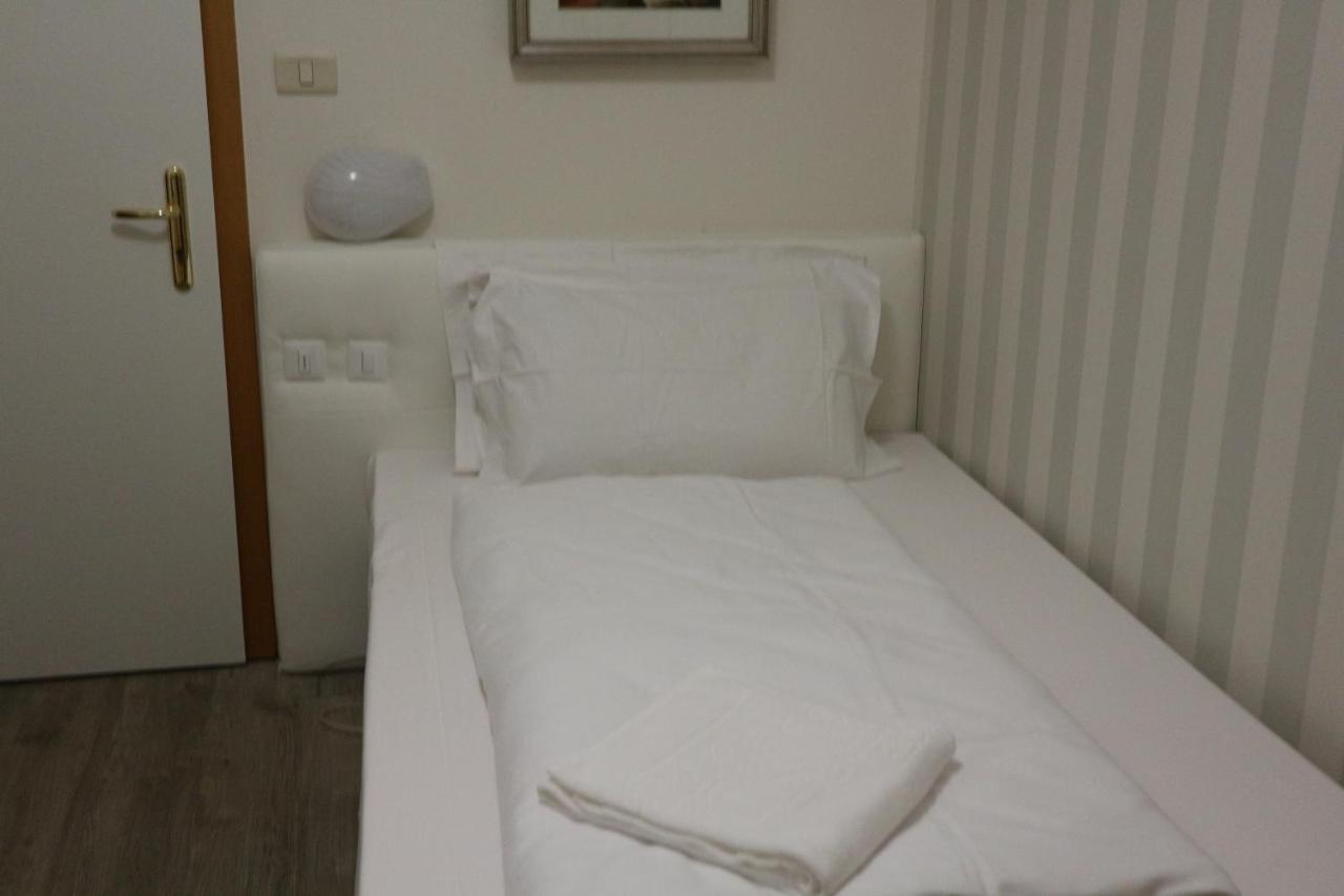Hotel Bristol Riva del Garda Buitenkant foto